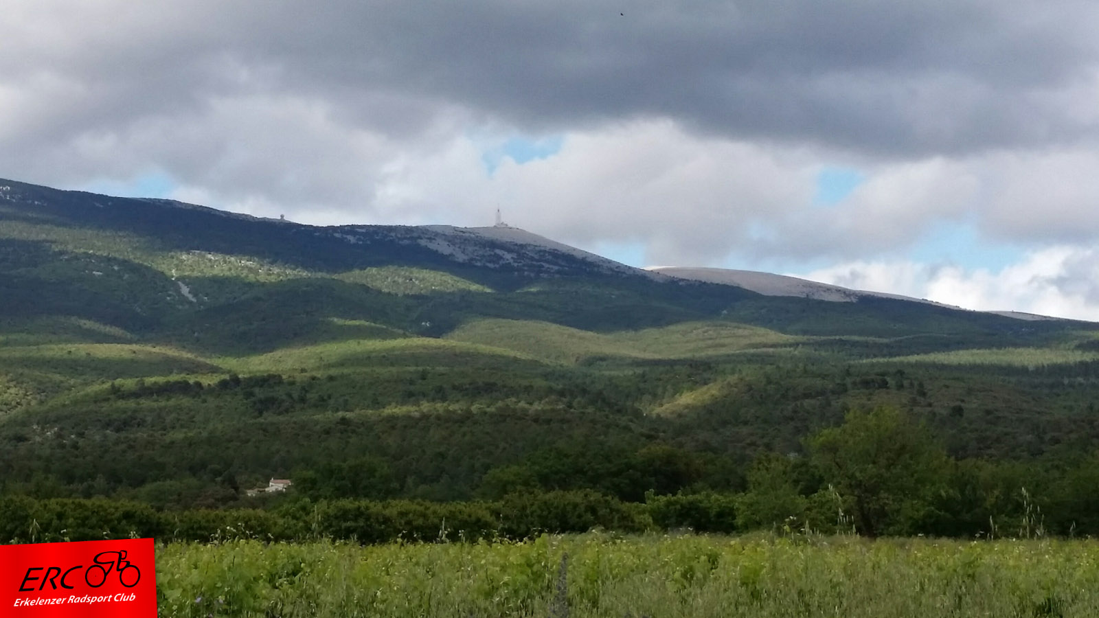 Blick zum Gipfel des Mont Ventoux Blick zum Gipfel des Mont Ventoux